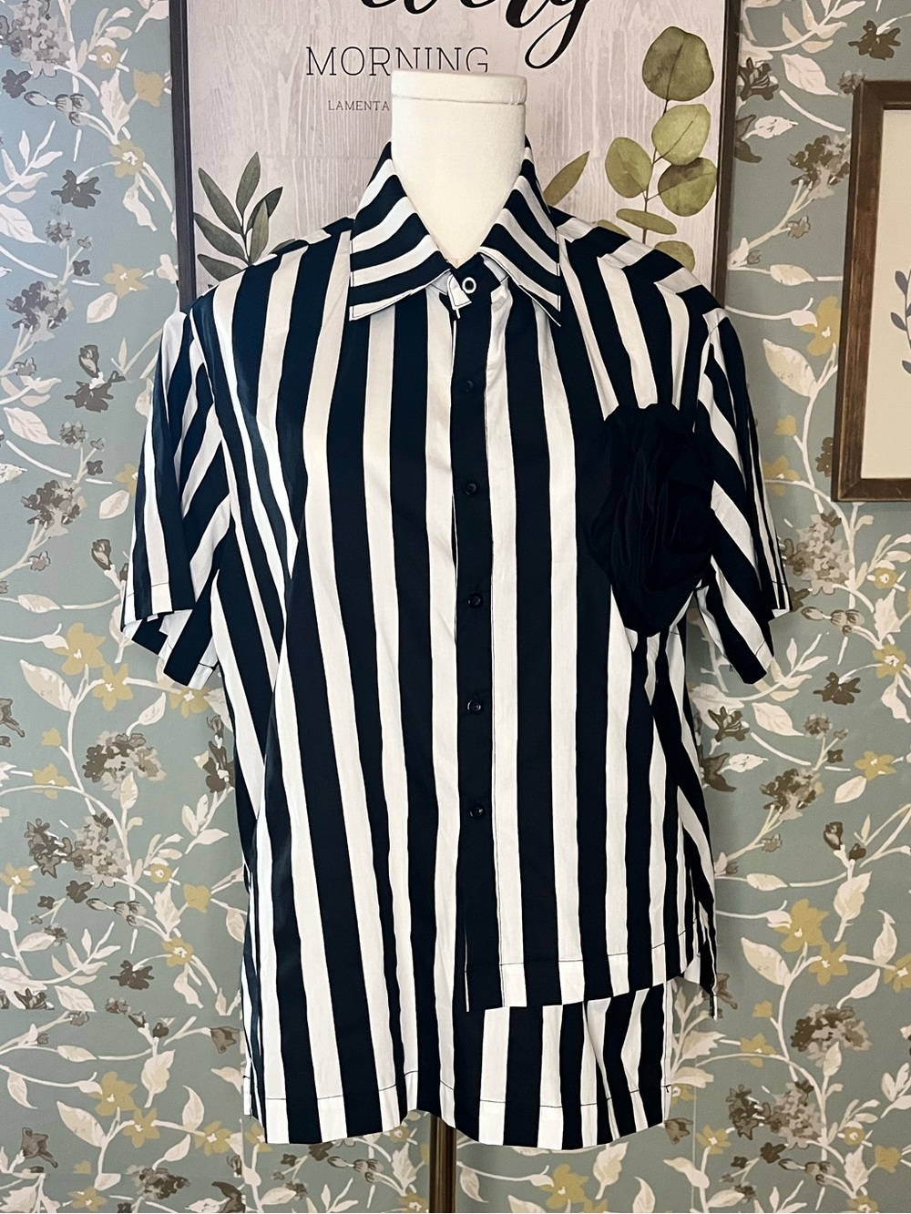Leem asymmetrical Striped Shirt with Flower Size S